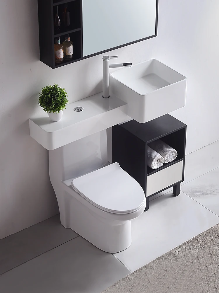 Минималистичный и красивый настенный туалет для ванной комнаты в маленькой