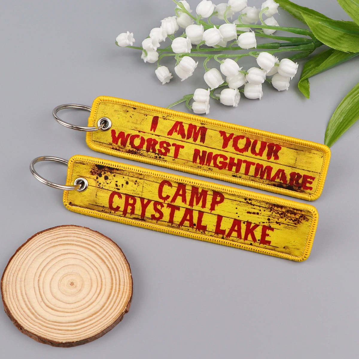 Брелок для ключей с вышивкой автомобиля