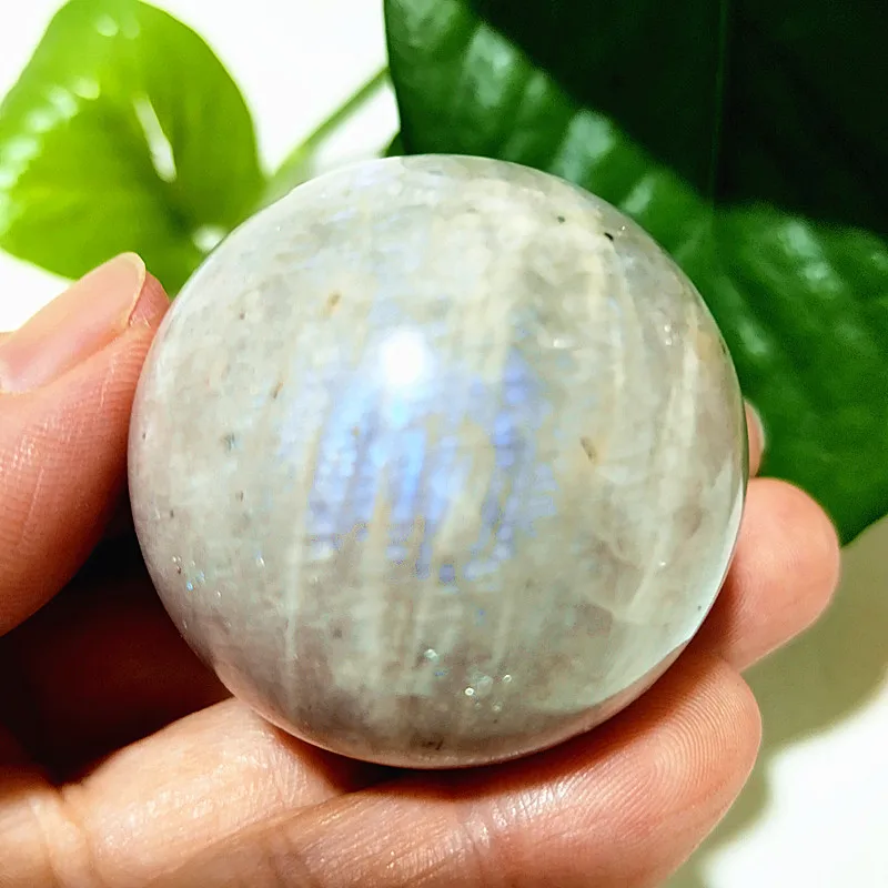 

Хрустальная сфера белого лунного камня