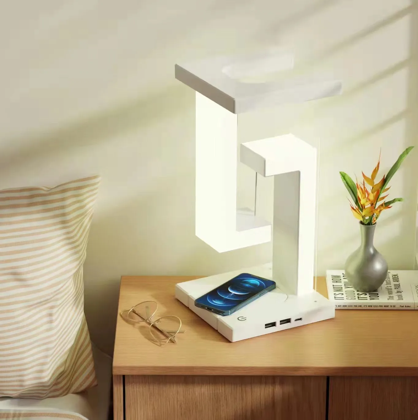 

2023 Hot Sale USB LED Eye Protection Mobile phone Wireless Charging Hang Balance Night Light Suspension Table Lamp For Room