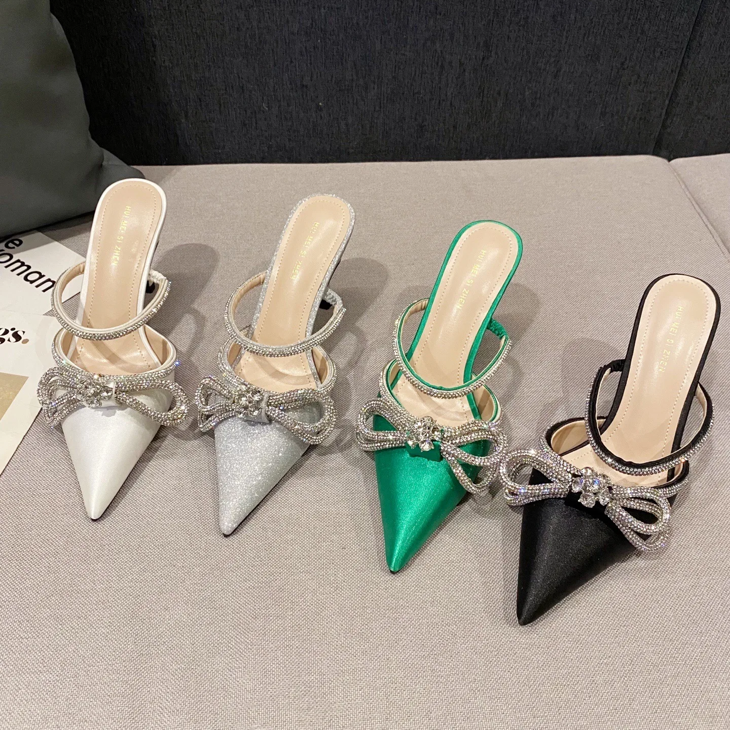 

2023 Stiletto Designer Sandals Pointy Heels Rhinestone Bow Wear Slippers Designer Sandals Luxury High Heels Shoes Ladies Shoes