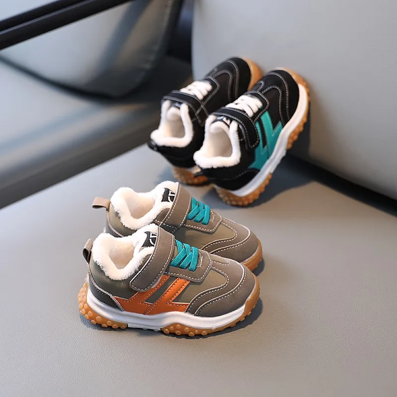 Детские кроссовки из ПУ кожи на резиновой подошве