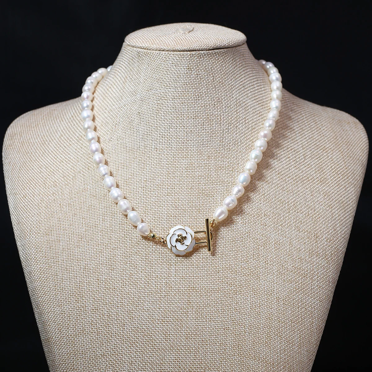 

Camellia Pendant Natural Fresh Water Pearl Necklace Rice Bead Charming Party Wedding Women Jewelry Necklace Gift 5-6MM