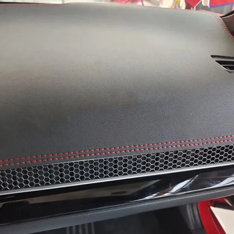 Чехол для приборной панели из искусственной кожи с красной линией LHD