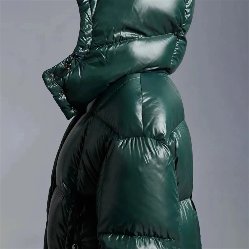 Рисунок 6 - Женский пуховик средней длины с воротником-стойкой