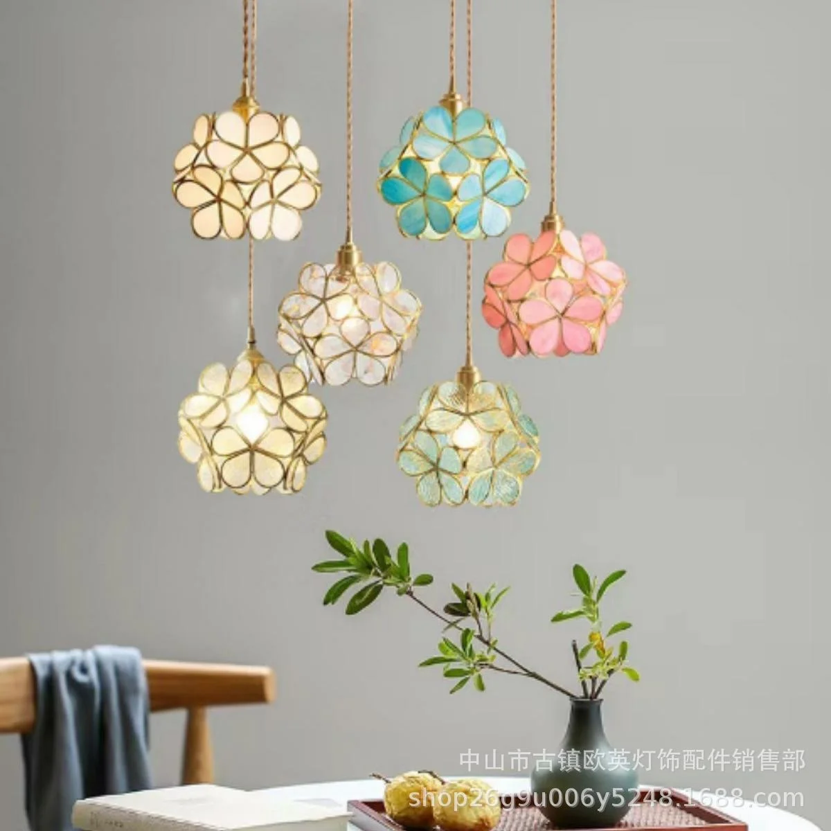 

Золотая подвесная люстра в винтажном стиле, потолочный светильник для ванной комнаты с пауком и красной собакой, декоративные предметы для дома