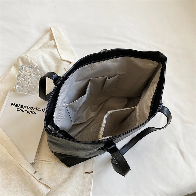 2022 New PU Leather Solid Shoulder Bags Large Capacity Black Totes For Women Classic Elegant Handbags Simple Packages