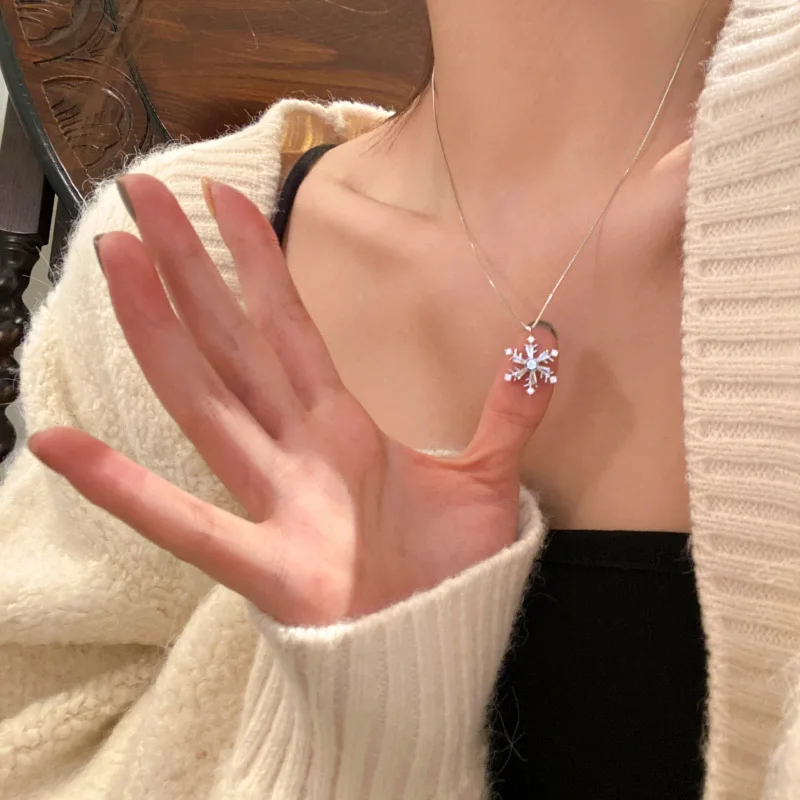 

Fashion Korean Jewelry Women's Snowflake Necklace Luxury Sweater Necklace