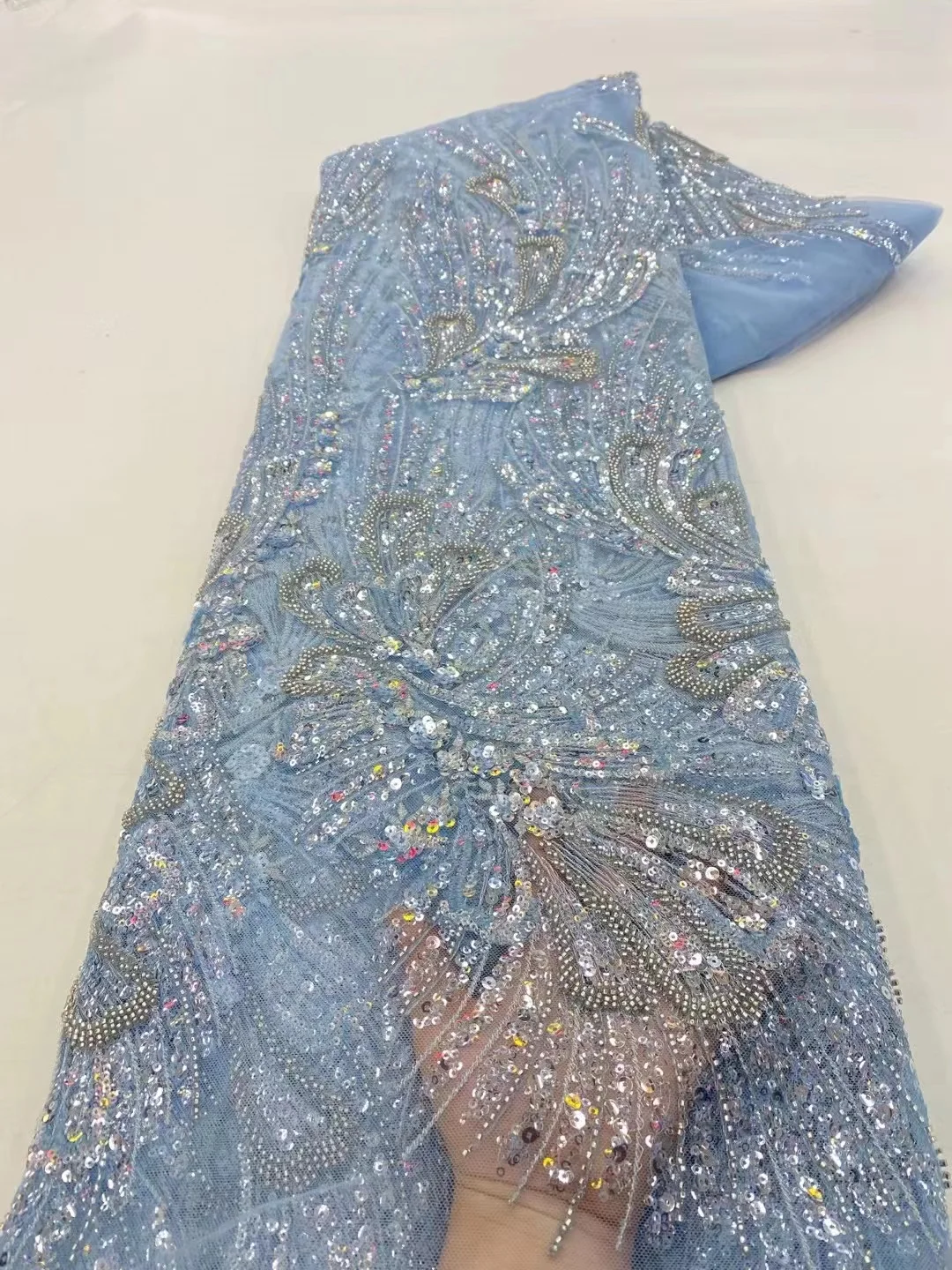 Рисунок 5 - Кружевная вышивка ручной работы из бисера