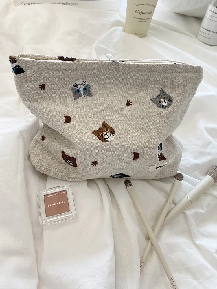 

Japanese Embroidery Cat Cotton Linen Cosmetic Bag Small Change Storage Bag Artistic Cute Portable Clutch