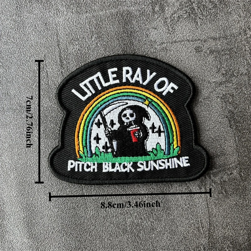 Фото Тактическая вышитая нашивка «LITTLE PAY OF PITCH BLACK SUNSHINE» с черепом, моральный шеврон на липучке для рюкзака и нарукавная нашивка №3