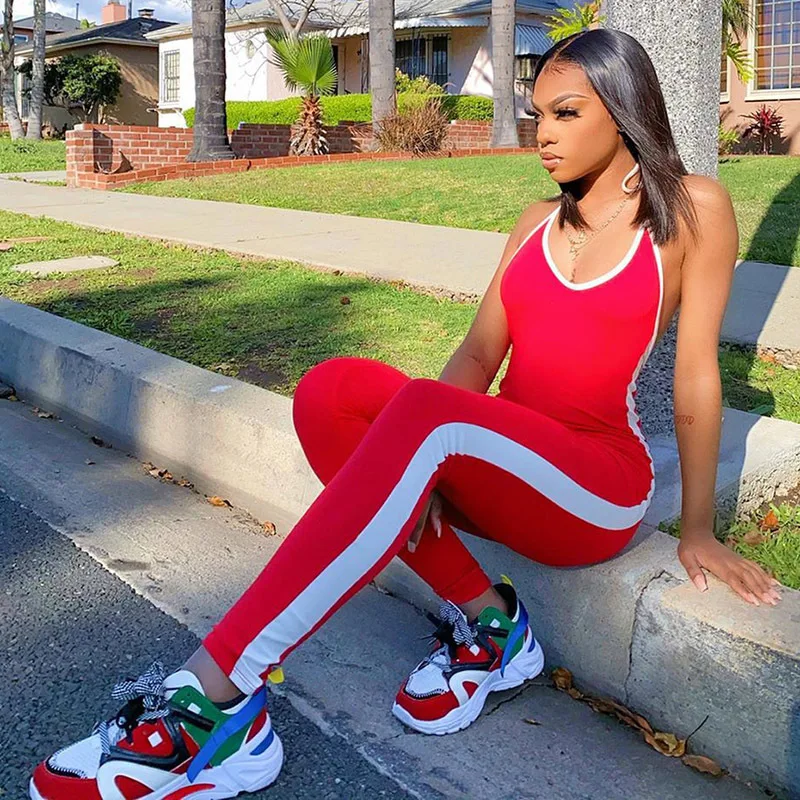 Женский спортивный комбинезон с открытой спиной и V-образным вырезом |