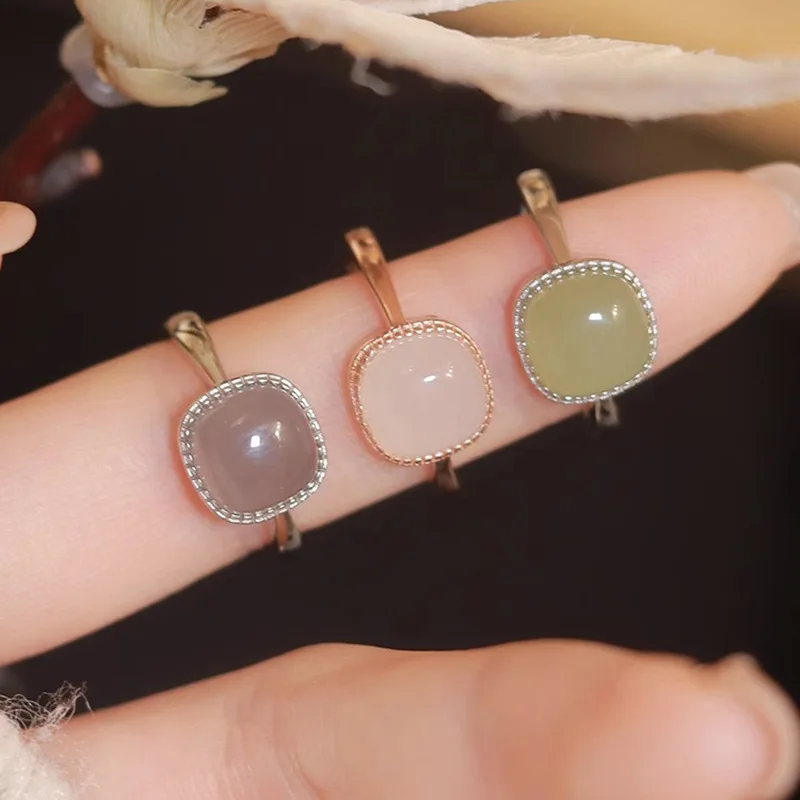 

Женское кольцо из серебра 925 пробы с натуральным камнем