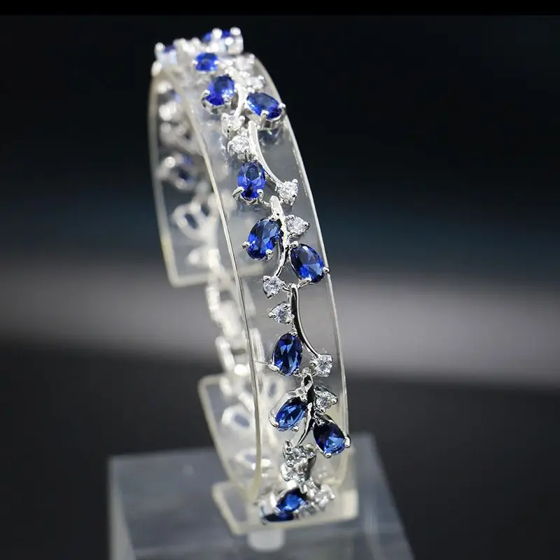 Женский браслет из циркония