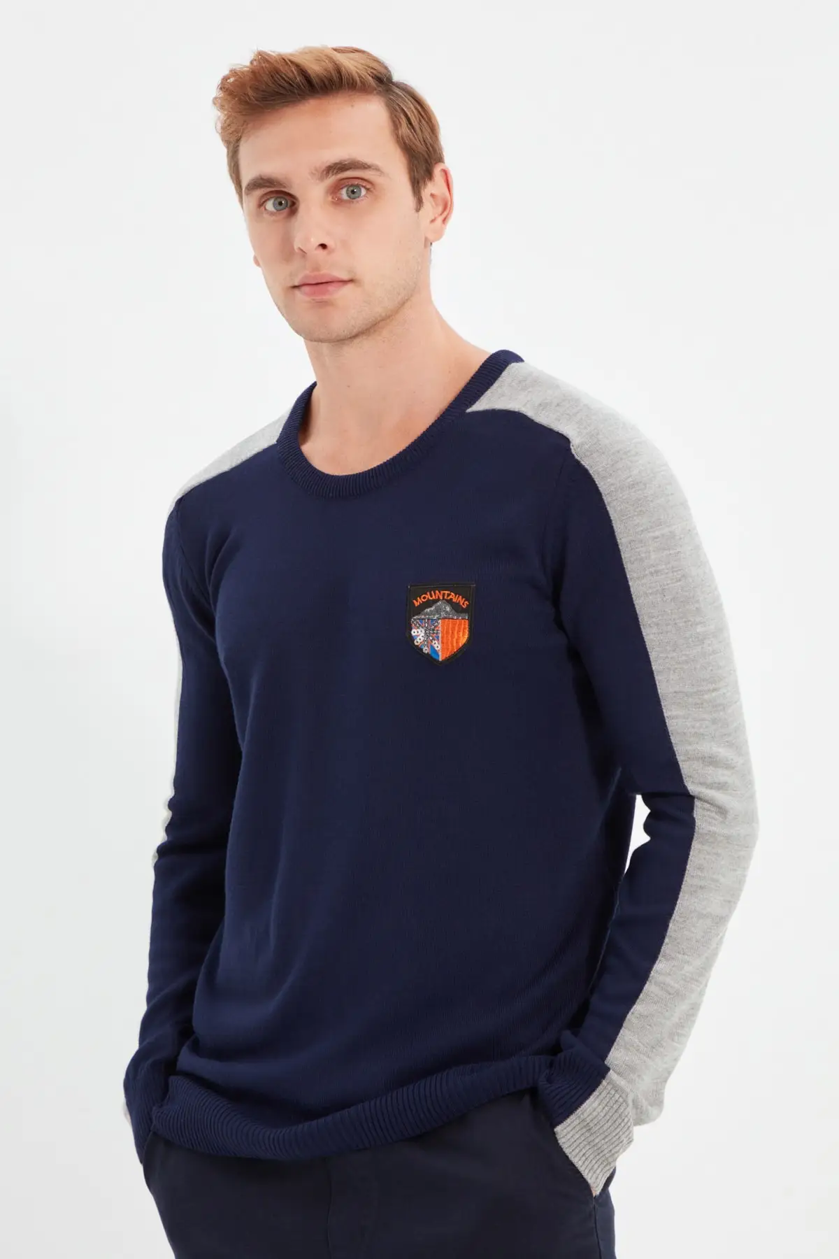 

Trendyol Male Slim Fit Bicycle Neck Shoulder and Rigging Detailed Sweater TMNAW22KZ2151