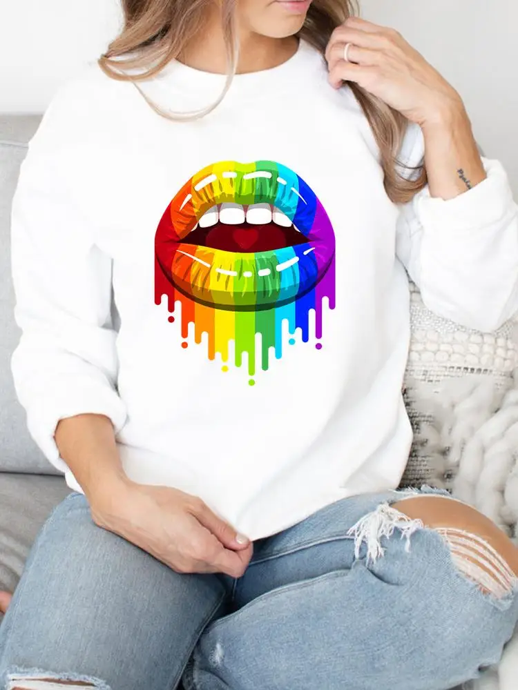 

Женский свитшот в стиле 90-х с принтом в виде губ