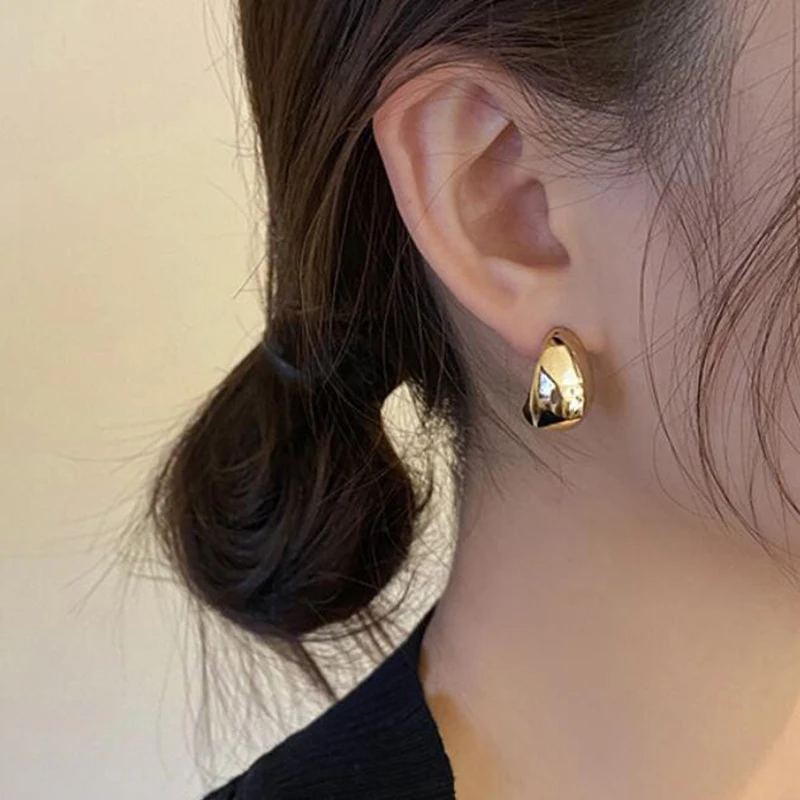 Рисунок 4 - Женские серьги-гвоздики из серебра