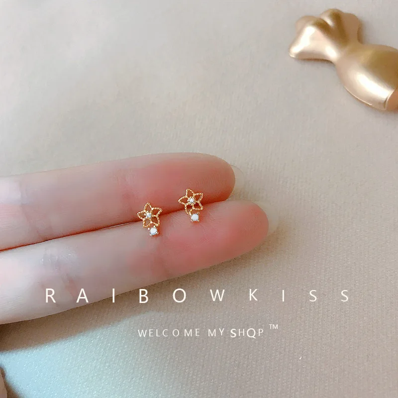 

Fashion Flower Zircon Stud Earrings For Women 2022 New Trend Silver Color Simple Charm Wedding Gift Jewelry Accessories