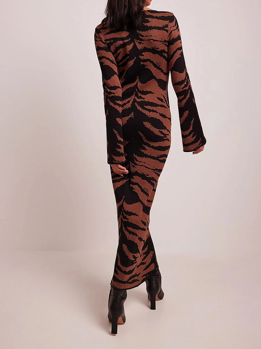 

Женское трикотажное платье-свитер с принтом зебры