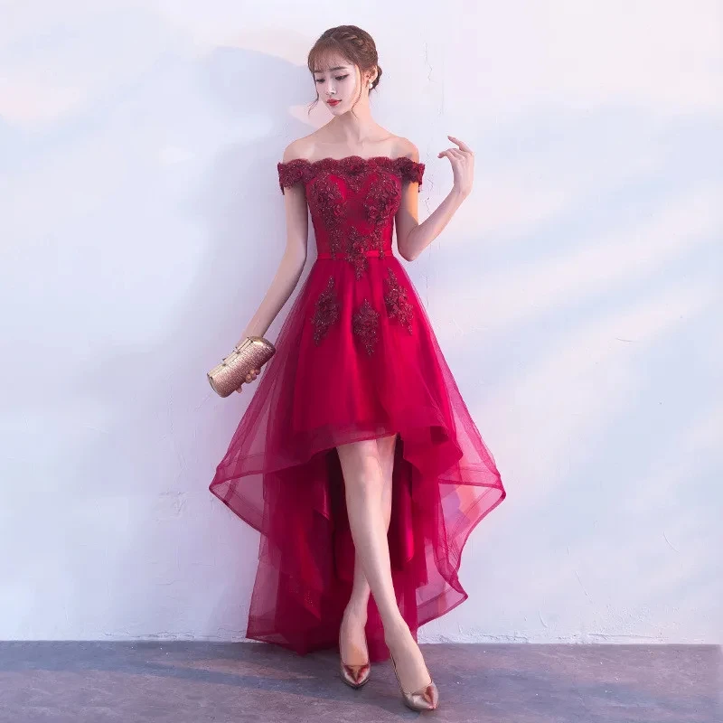 Женское коктейльное платье с вырезом лодочкой и вышивкой на шнуровке