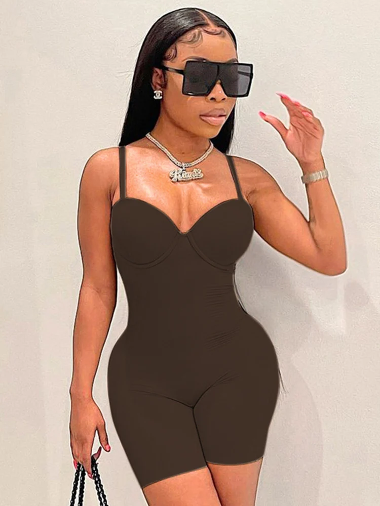 

Модная женская одежда Y2K, новинка 2023, летние и осенние пикантные обтягивающие однотонные повседневные шорты с глубоким вырезом на подтяжках...