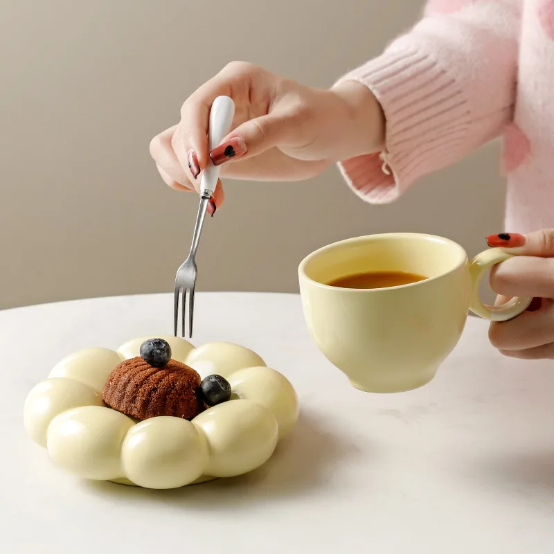 

Coffee Mug with Tray Nordic Ceramic Flower Cup Saucer for Tabletop Decoration Home Breakfast Afternoon Tea Milk Coffee Cup Set