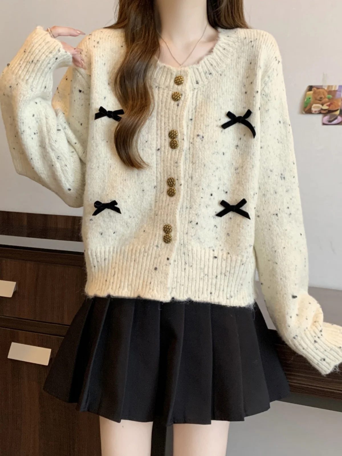 Изящный вязаный кардиган в горошек с бантом женский свободный утягивающий