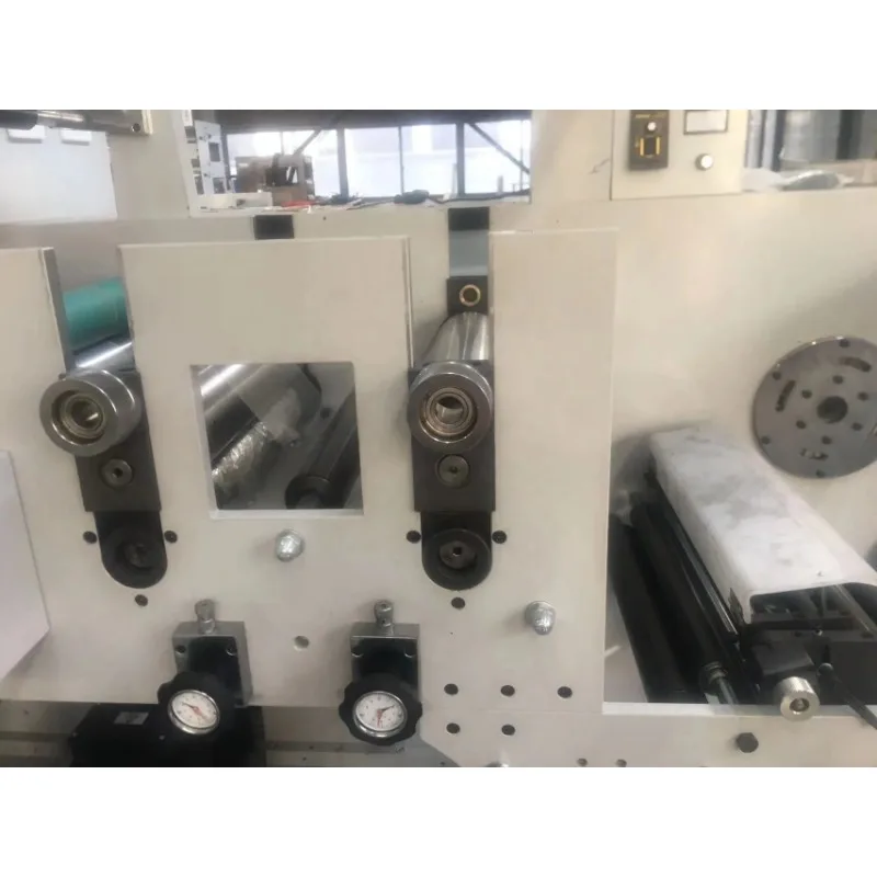 Полностью автоматическая 2 4 6 8 Coors машина для ламинирования штамповки резки