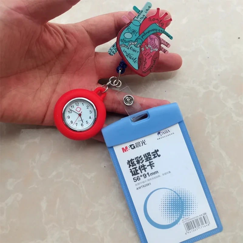 Акриловые часы-бейджи с анатомической схемой сердца