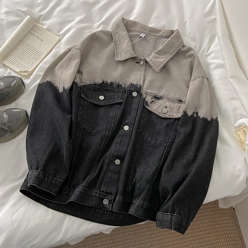 

Женская джинсовая куртка с отложным воротником и длинным рукавом