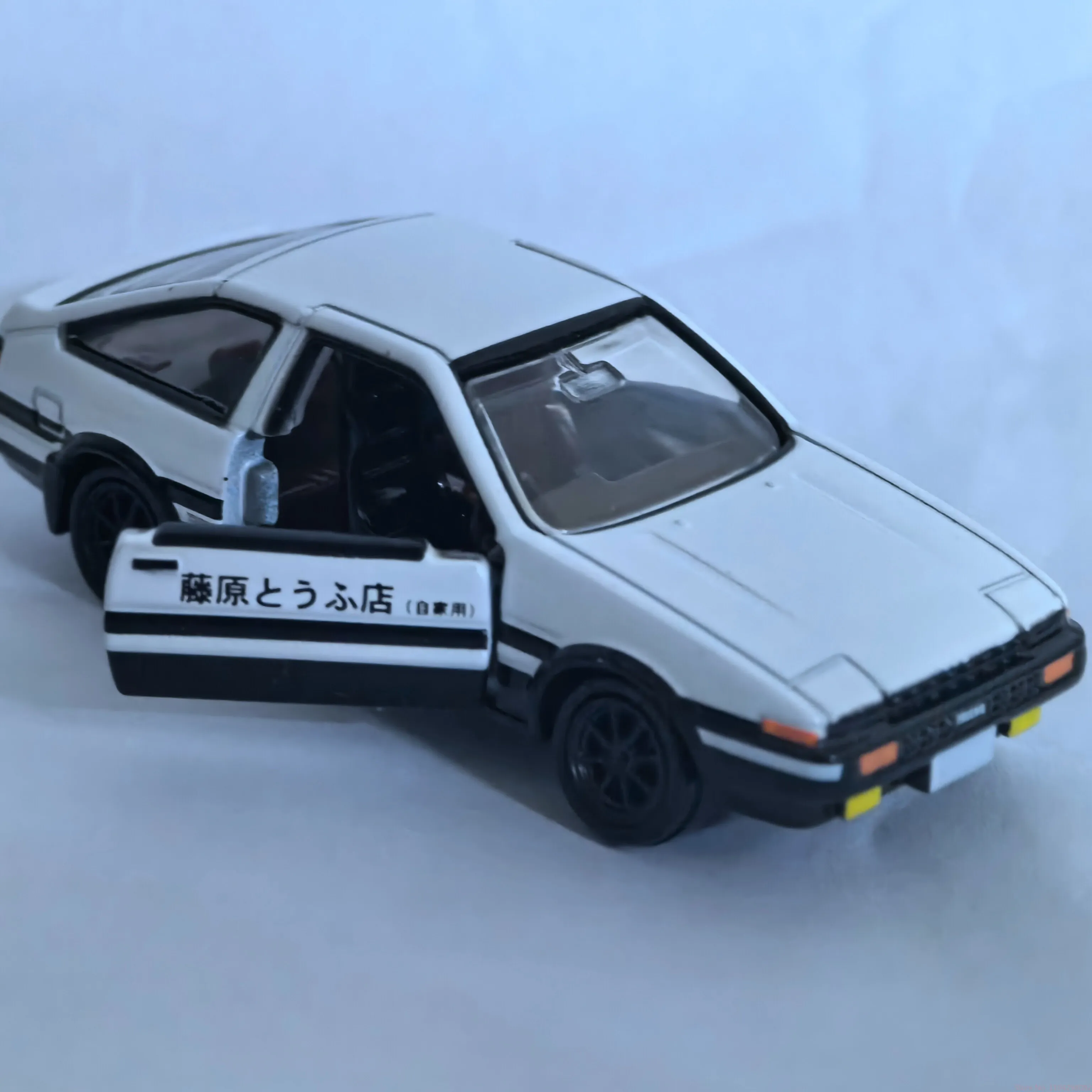 Фото Горячая новинка: Коллекционная модель спортивного автомобиля TOMY TOMICA Initial D Fujiwara Takumi AE86 RX-7 Mf86gt из литого сплава, имитация, для демонстрации, игрушка, подарок №5