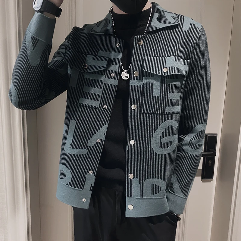 

2023 весенние жаккардовые трикотажные куртки с буквенным принтом, мужские облегающие деловые повседневные пальто, высококачественный кардиган с отворотами в уличном стиле