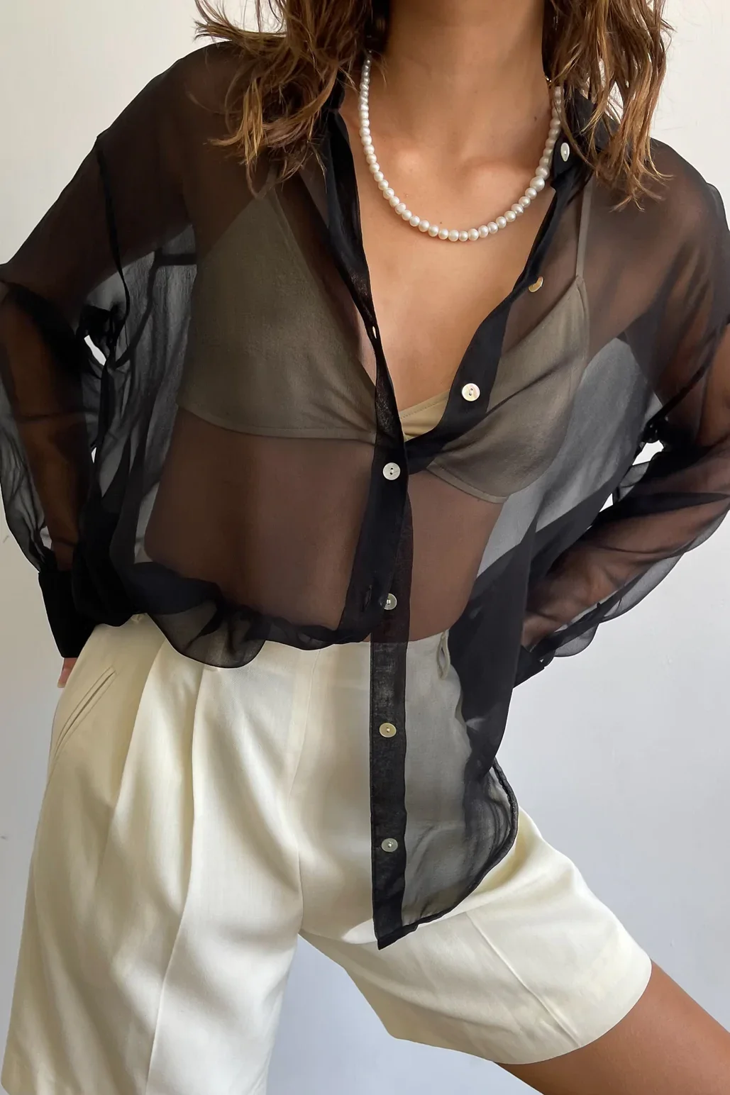 Женская прозрачная блузка на пуговицах черная однобортная с отложным воротником