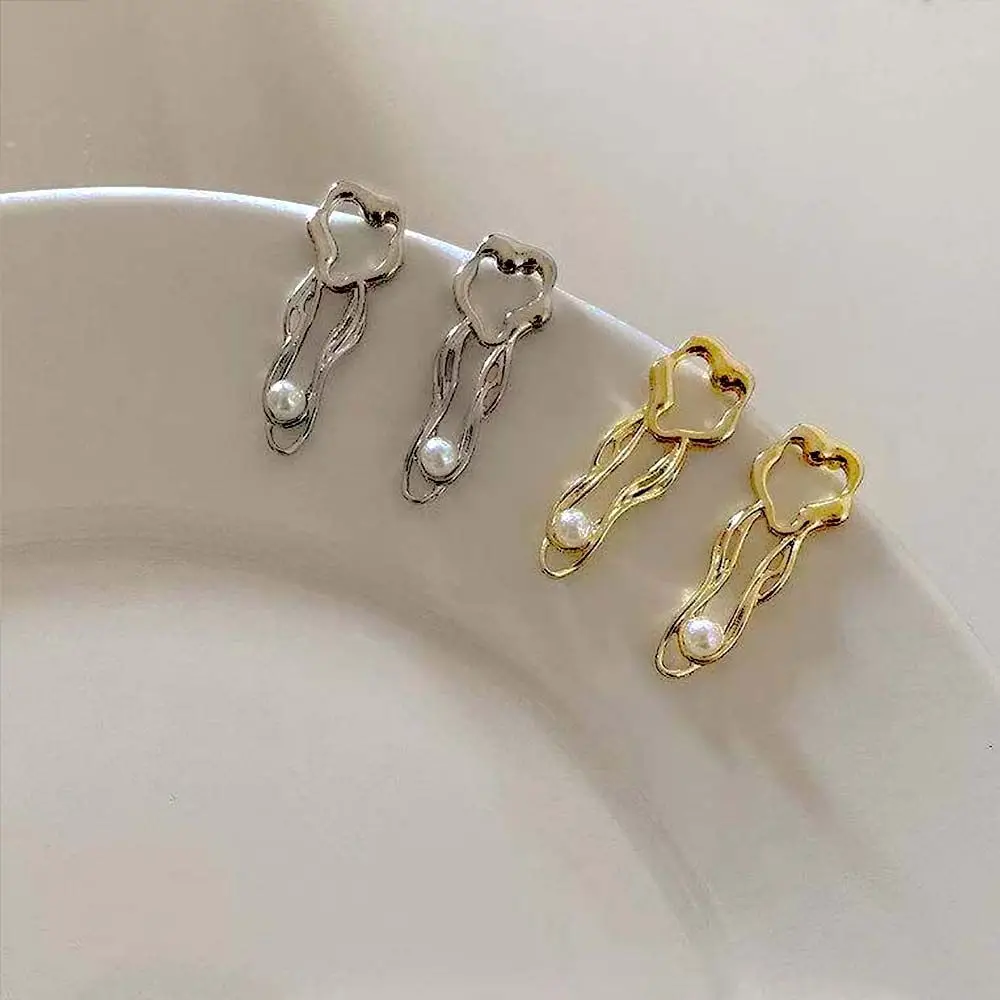 

Silver Gold Color Creative Hollow Metal Stud Earrings for Women Girl Irregular Ear Jewelry Trendy Party Elegant Pearl Earrings