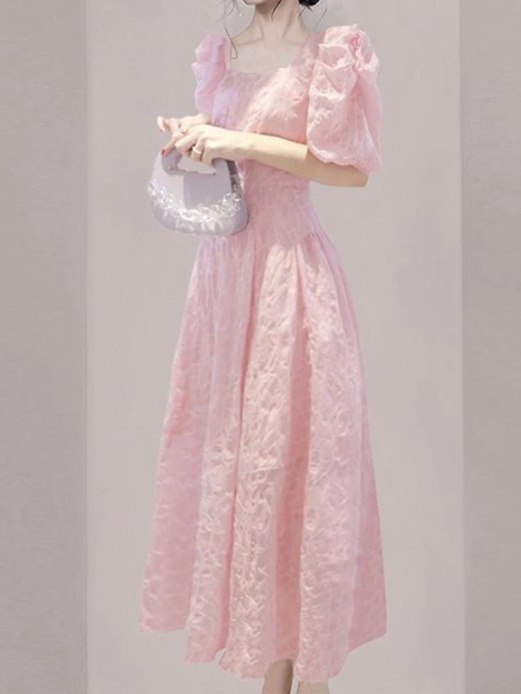 Рисунок 6 - Женское приталенное платье в западном стиле