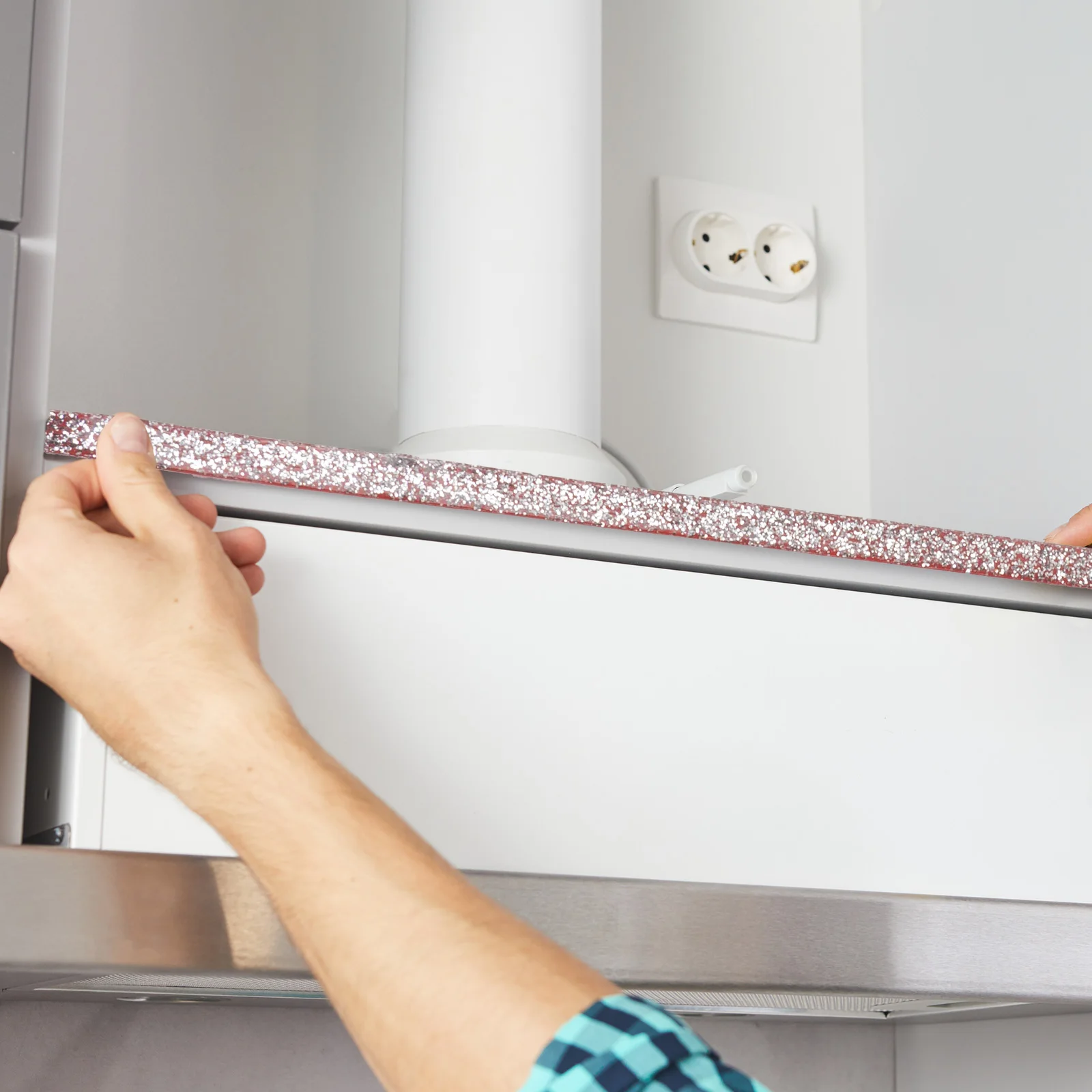 Золотая чёрная самоклеящаяся лента для швов 6 метров