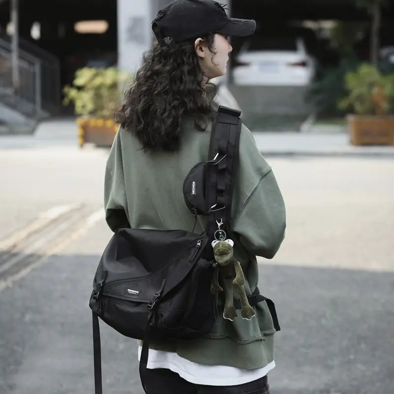 2023 Nylon Fabric Messenger Bag Women's Large Capacity Messenger Bag Leisure Computer Shoulder Bag Japanese Tooling Function Bag