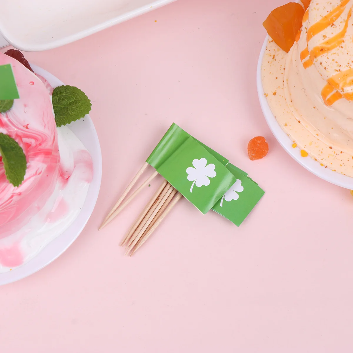 

200 Pcs Cake Toppers Fruit Cake Party Supplies Cupcake Picks Wooden Cake Decorations Flag