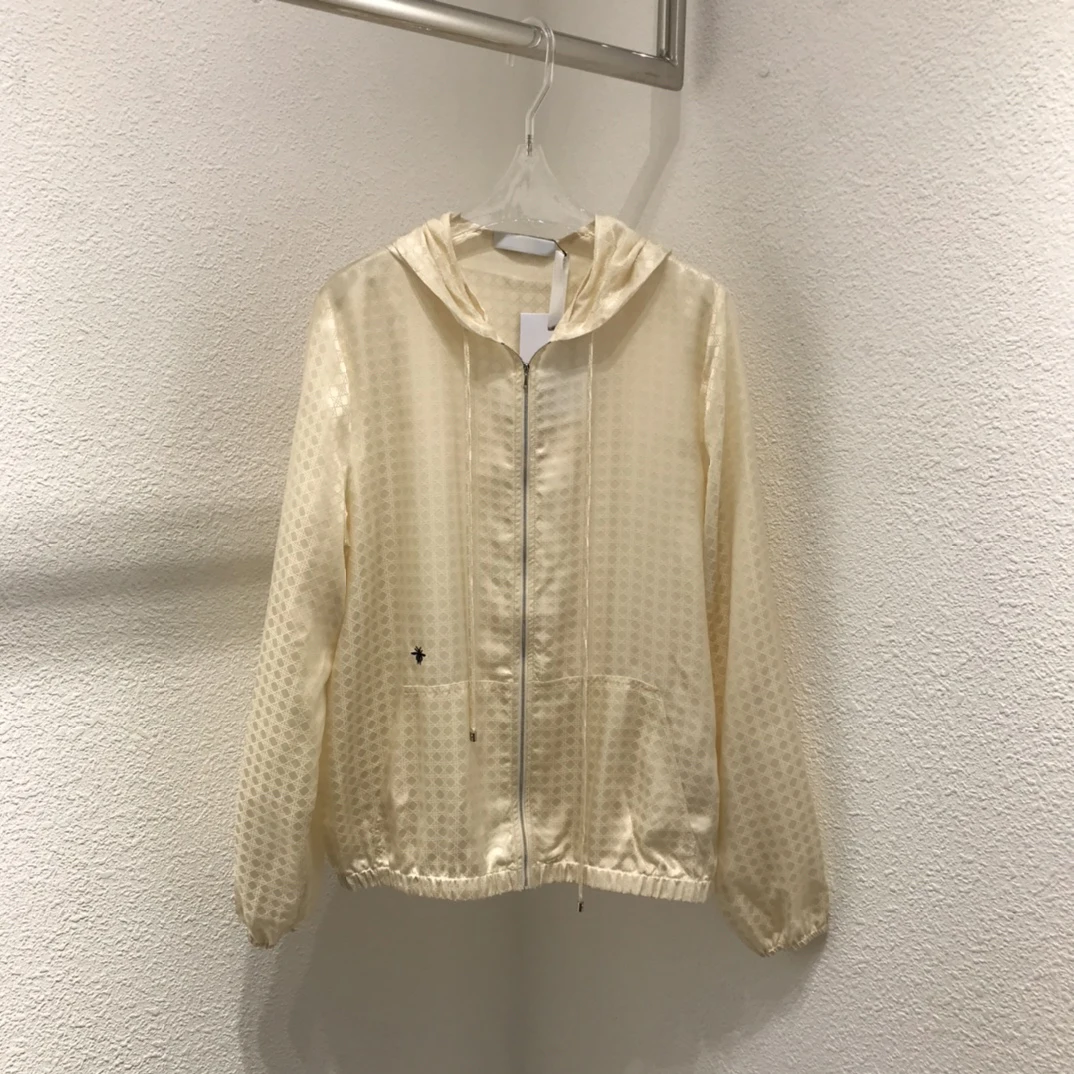 

Женское тонкое пальто с капюшоном и вышивкой пчела, из натурального шелка