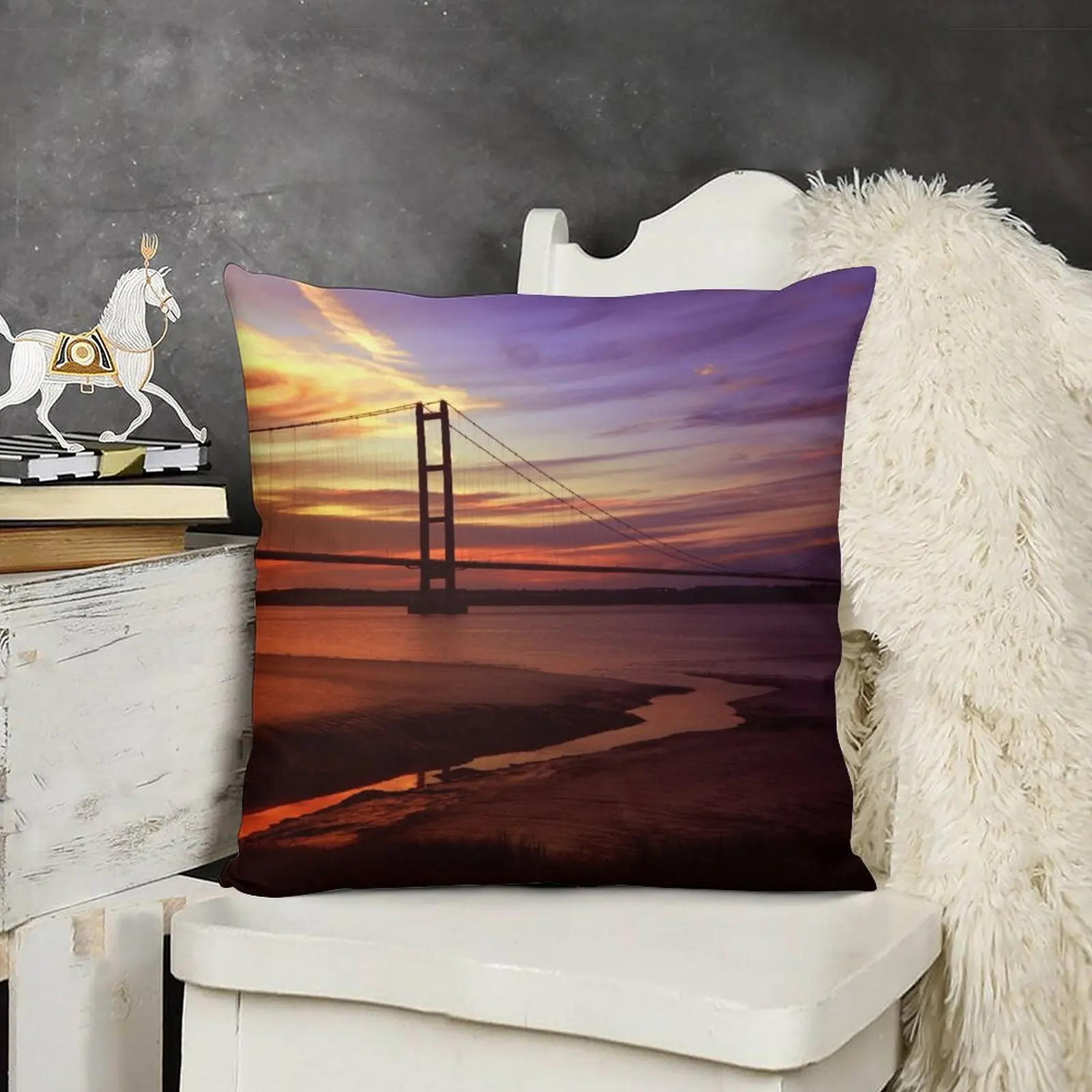Силуэт огненного заката: Humber подвесной мост декоративная подушка Рождественская