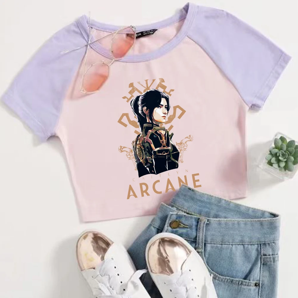 Укороченная женская футболка с коротким рукавом и круглым вырезом