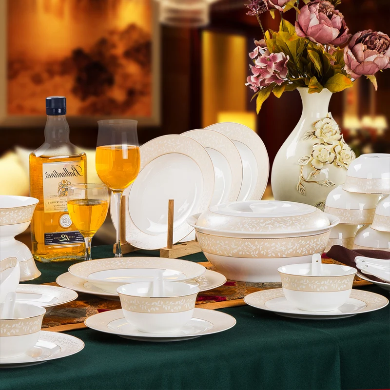 

Tableware christmas 56 head bone china tableware Jingdezhen ceramics European dishes set housewarming gifts