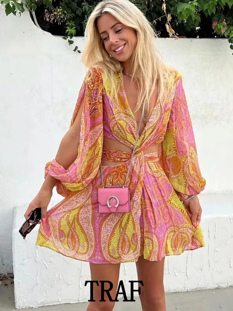 

Платье-мини женское летнее с длинным рукавом и вырезами