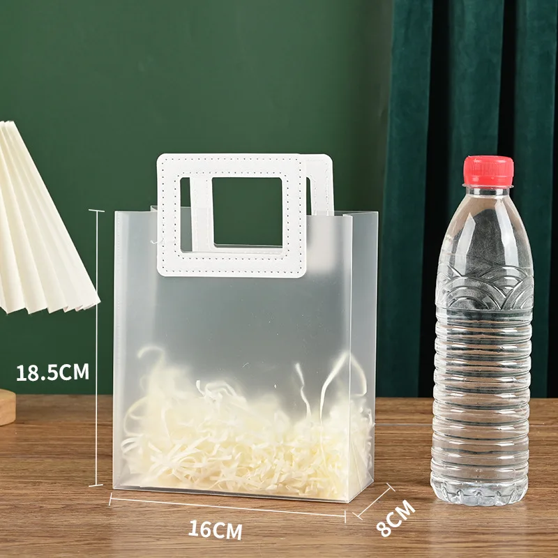 

Пластиковые подарочные пакеты с ручкой