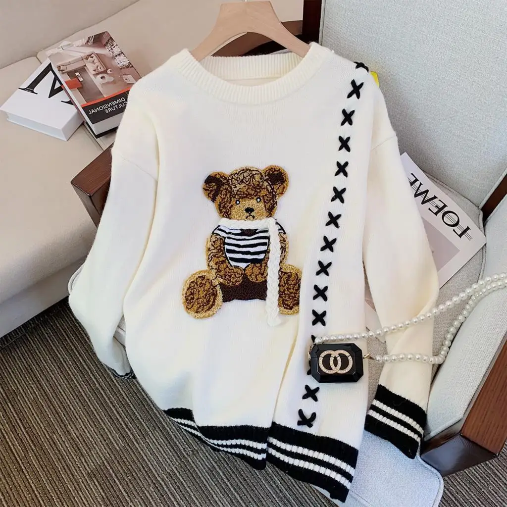 

2023 Edition Cute Little Bear Embroidery Knitting Restoring Ancient Ways of Autumn Winters is Recreational Round Blouse Sweater