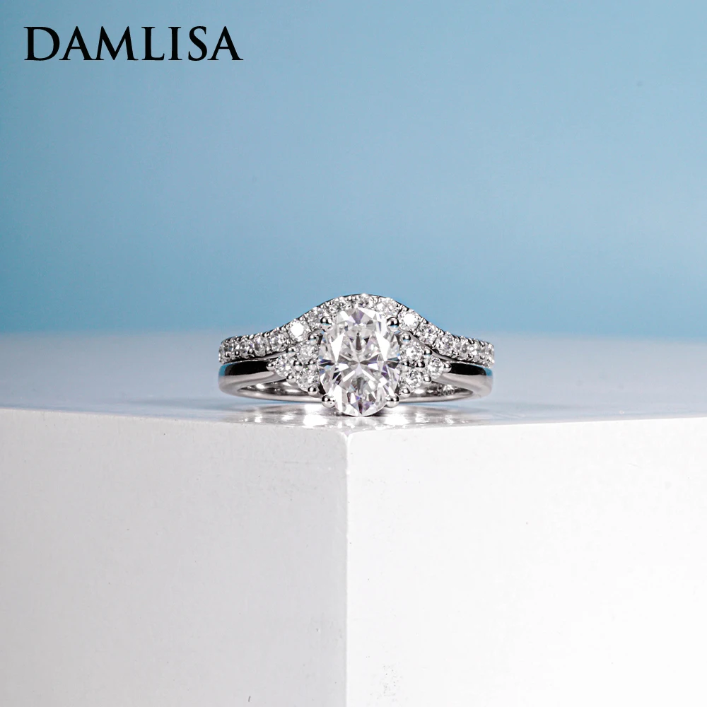 Женский комплект колец из серебра 925 пробы с муассанитом