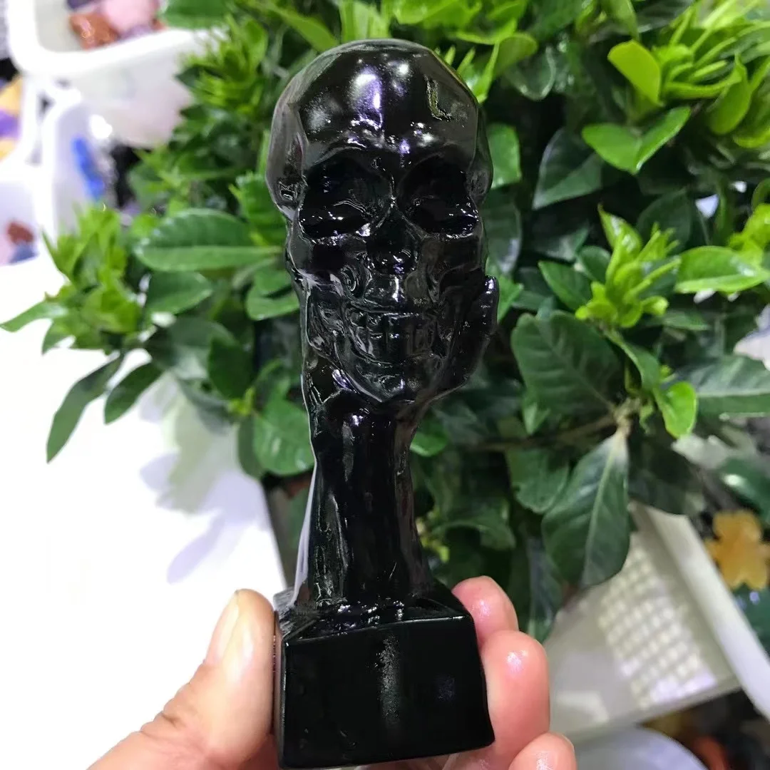 Камень Lingbi, натуральный камень на ладони черепа