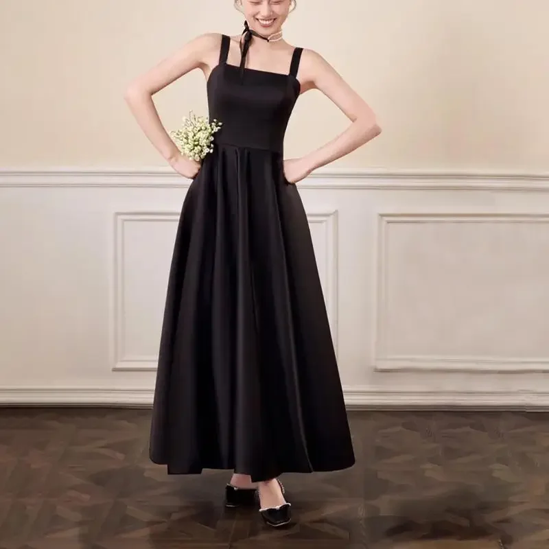 Женское атласное платье на бретелях-спагетти длиной до щиколотки