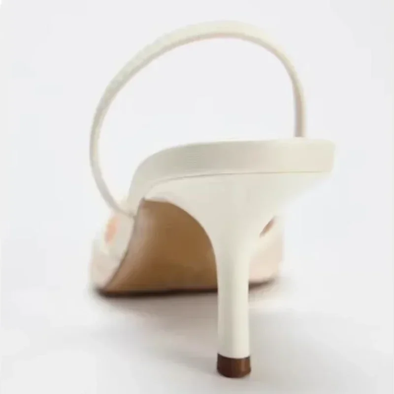 Женские туфли-лодочки на тонком каблуке с бусинами