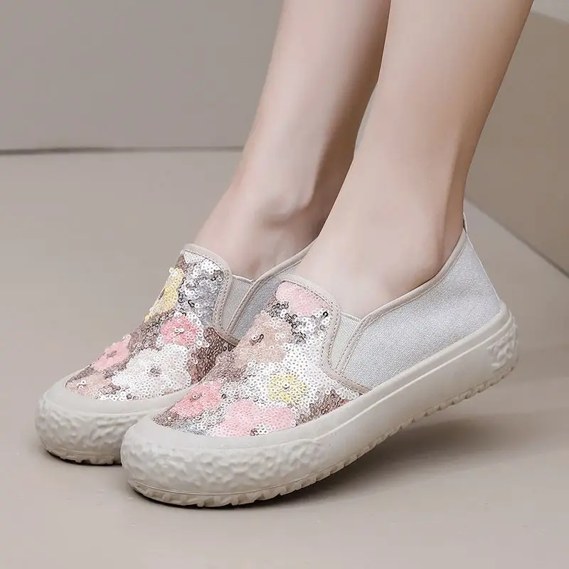 Блестящая женская обувь с цветочным рисунком